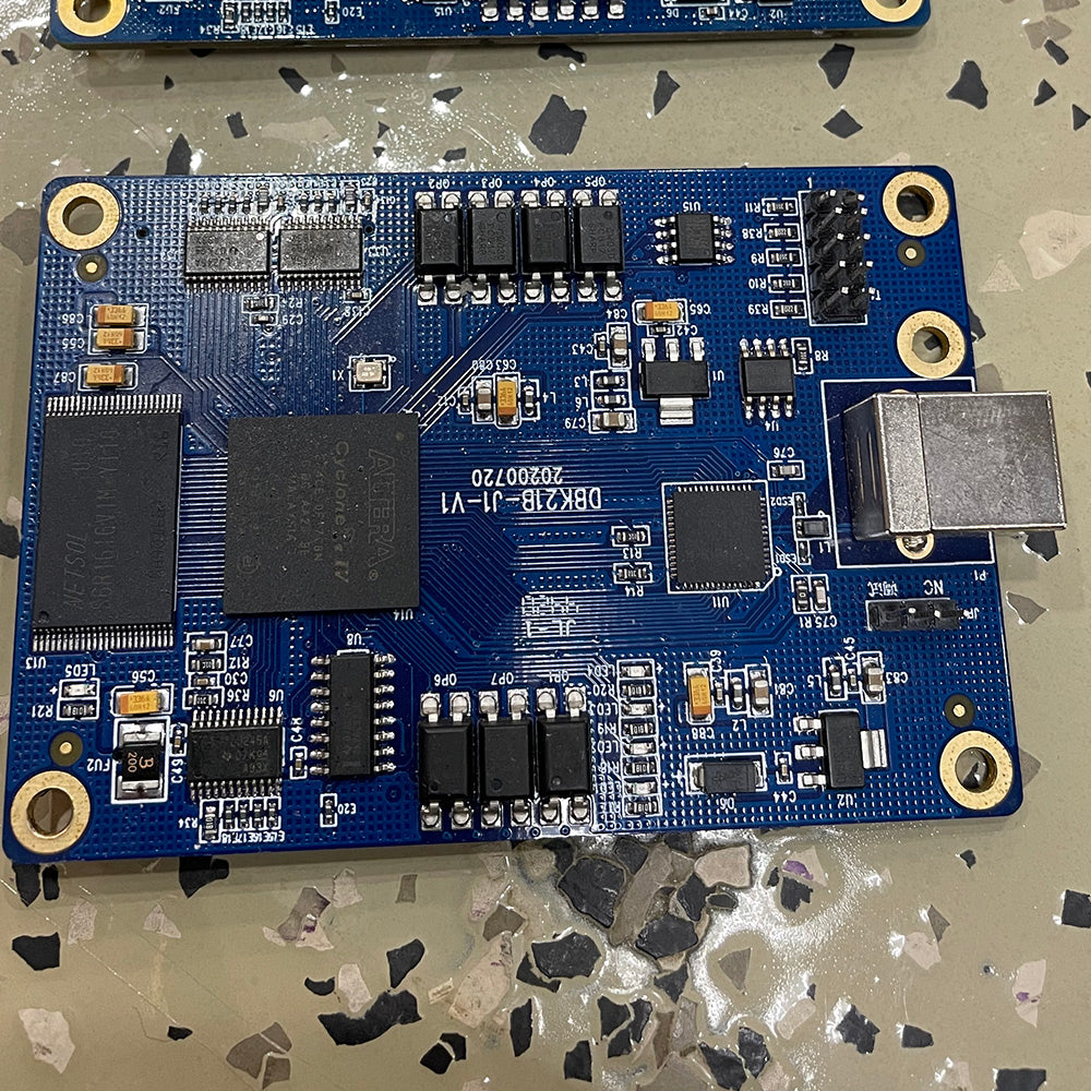 M-triangel laser controller